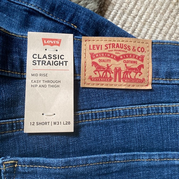 LEVI’S NWT CLASSIC STRAIGHT FIT WOMEN'S JEANS - Picture 6 of 8
